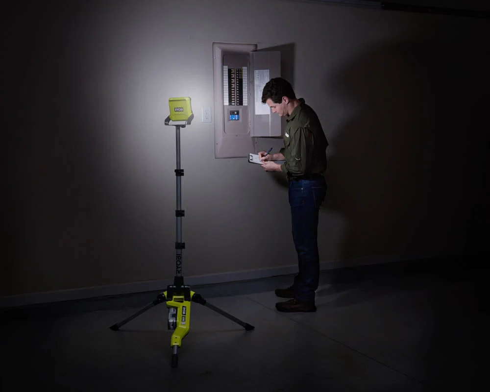 18V ONE+ Hybrid LED Tripod Stand Light - Image 7
